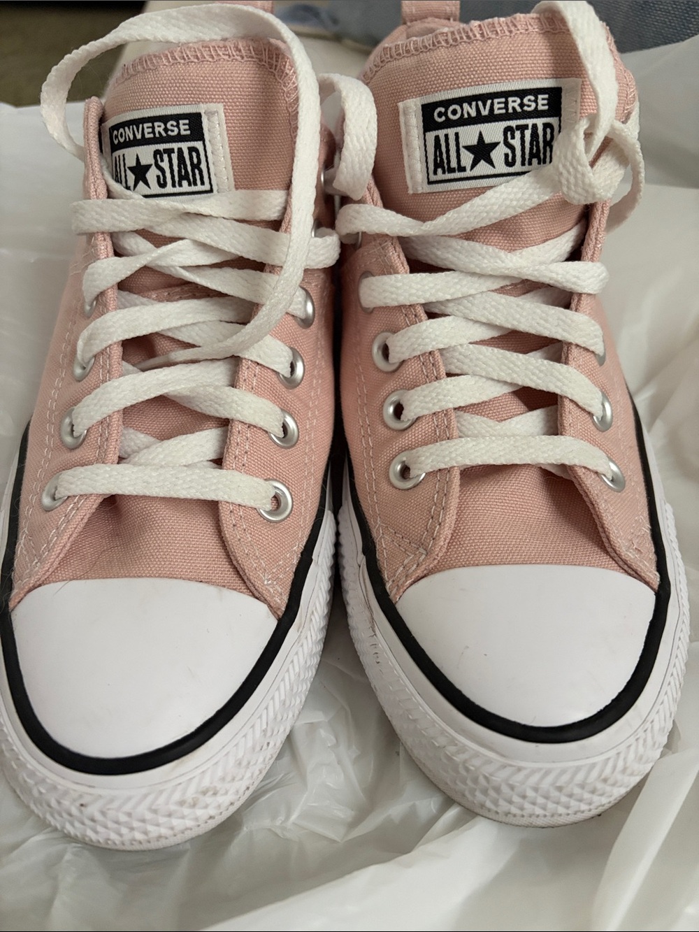 Converse Low-Top Sneakers in Light Peach and White